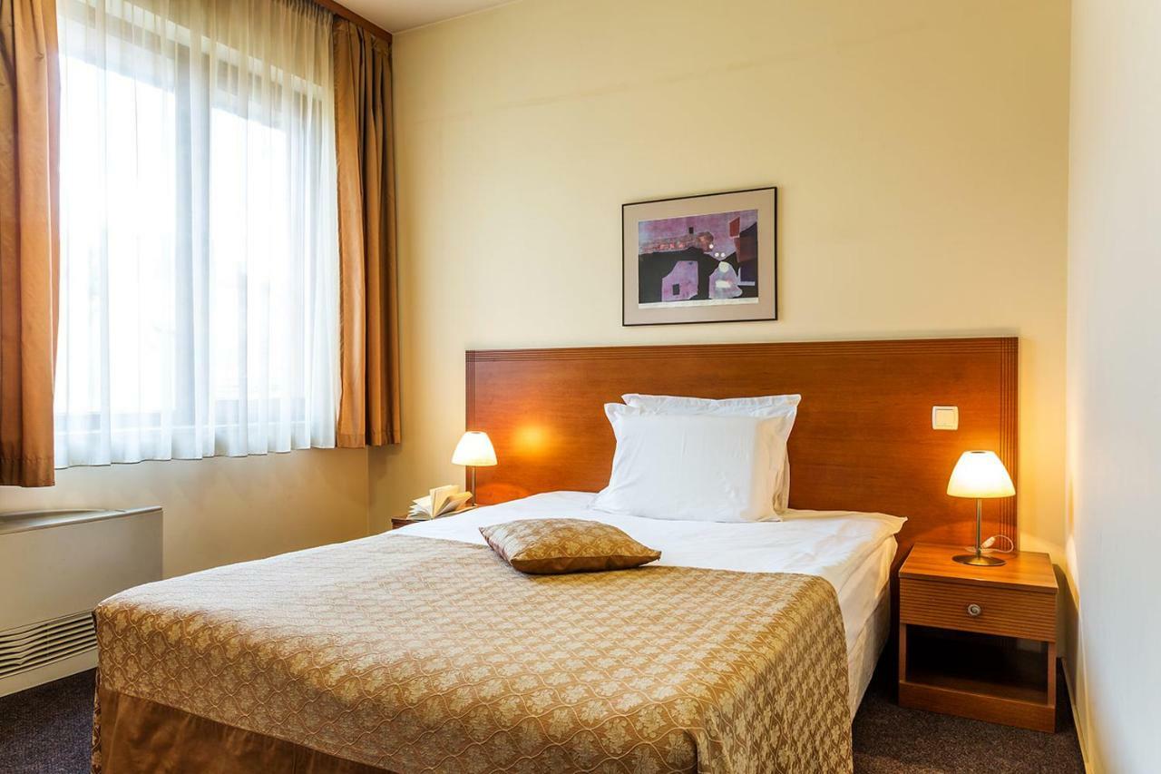 Sofia Place Hotel By Hmg Ngoại thất bức ảnh