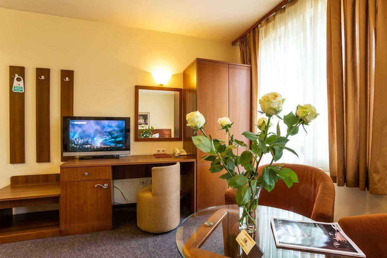 Sofia Place Hotel By Hmg Ngoại thất bức ảnh