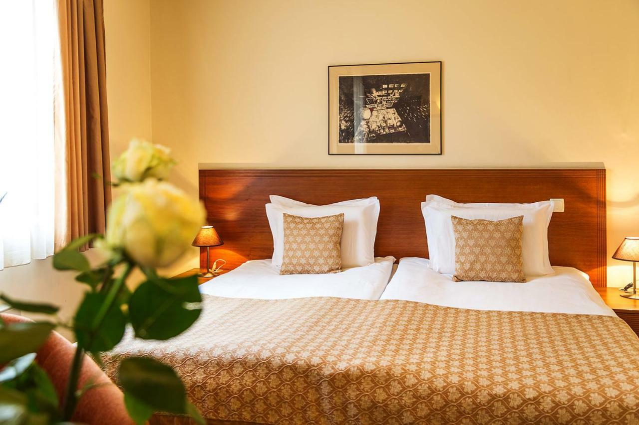 Sofia Place Hotel By Hmg Ngoại thất bức ảnh